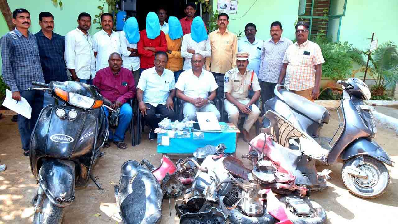 ఇద్దరు దొంగల అరెస్టు