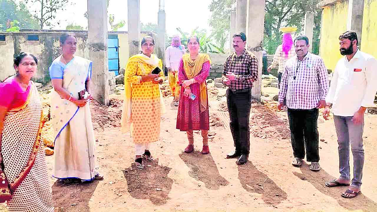 పెండింగ్‌ పనులను త్వరగా పూర్తి చేయాలి