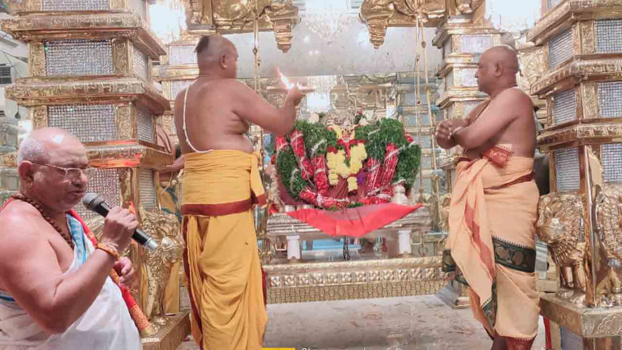 వైభవంగా ఊంజల్‌ సేవోత్సవం