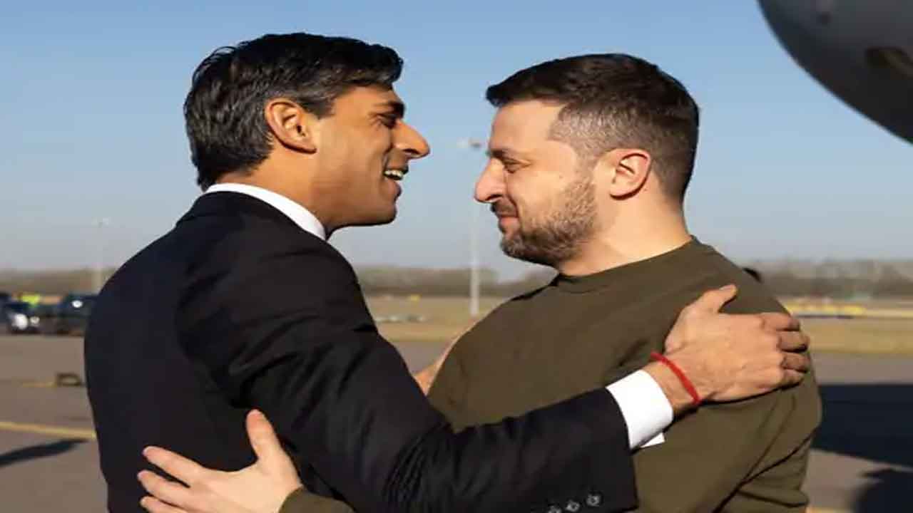 Zelensky | ఆశ్చర్యపరుస్తూ యూకేలో ప్రత్యక్షమైన జెలెన్స్కీ.. స్వయంగా వెళ్లి స్వాగతించిన రిషి సునక్‌
