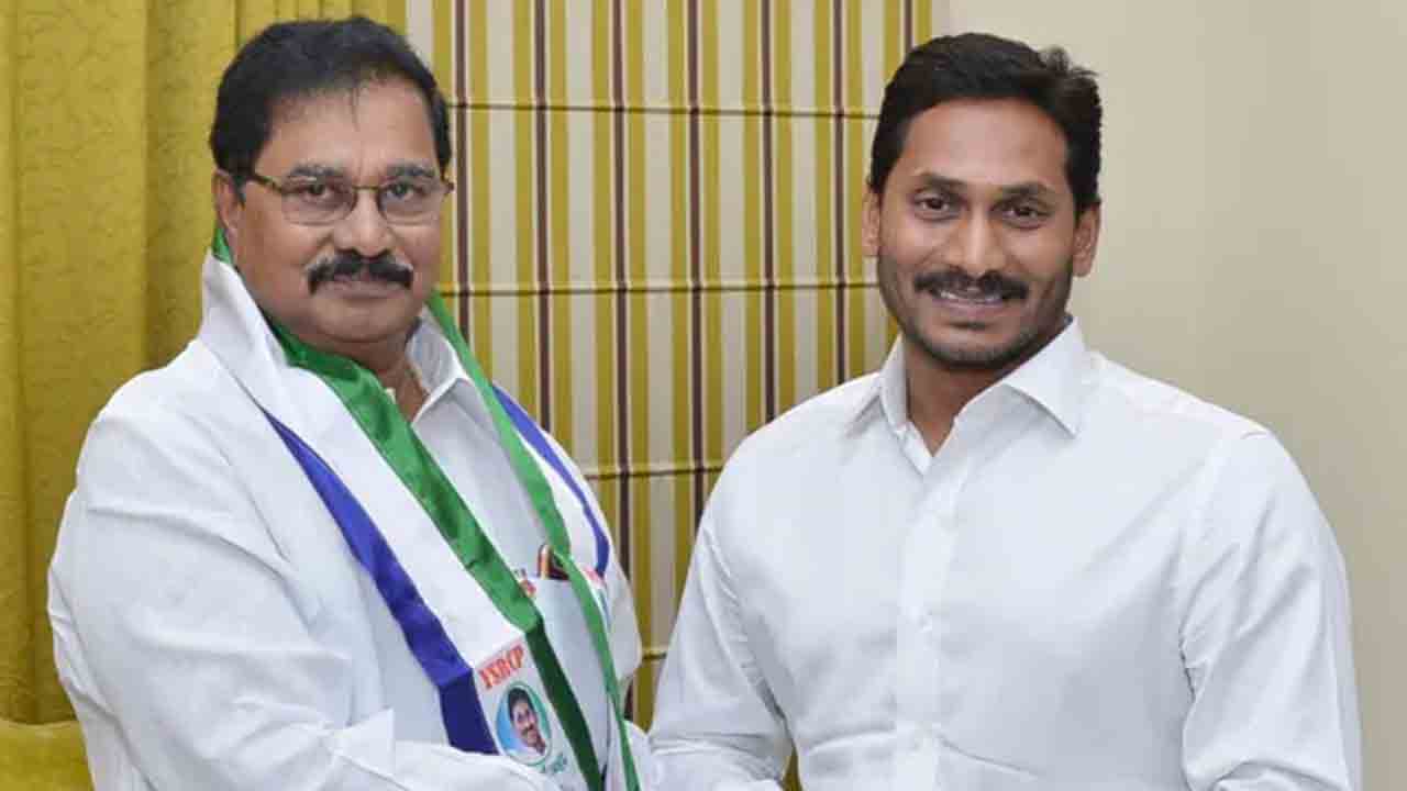 Kotamreddy | కోటంరెడ్డికి వైసీపీ షాక్.. నెల్లూరు రూరల్‌ ఇన్‌చార్జి బాధ్యతలు ఎంపీ ఆదాలకు అప్పగించిన జగన్‌