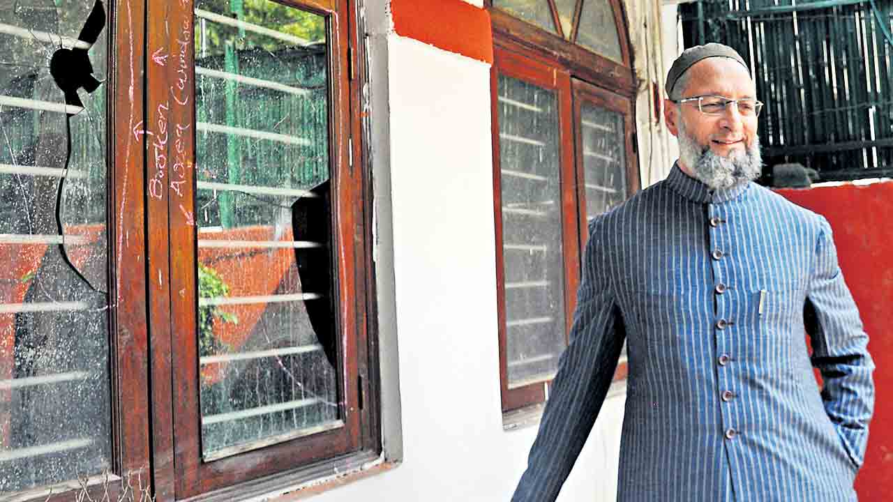 ఢిల్లీలో అసదుద్దీన్‌ ఇంటిపై దాడి