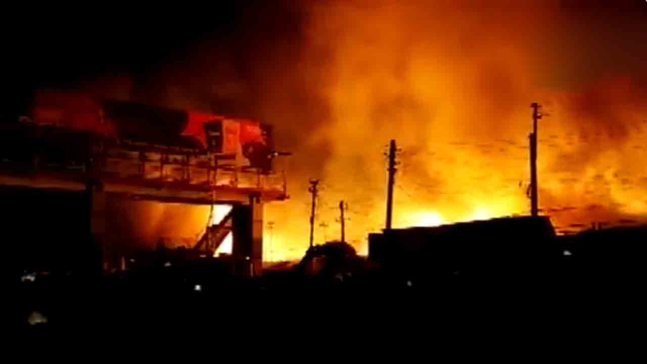 అసోంలో భారీ అగ్నిప్రమాదం.. 150 దుకాణాలు దగ్ధం