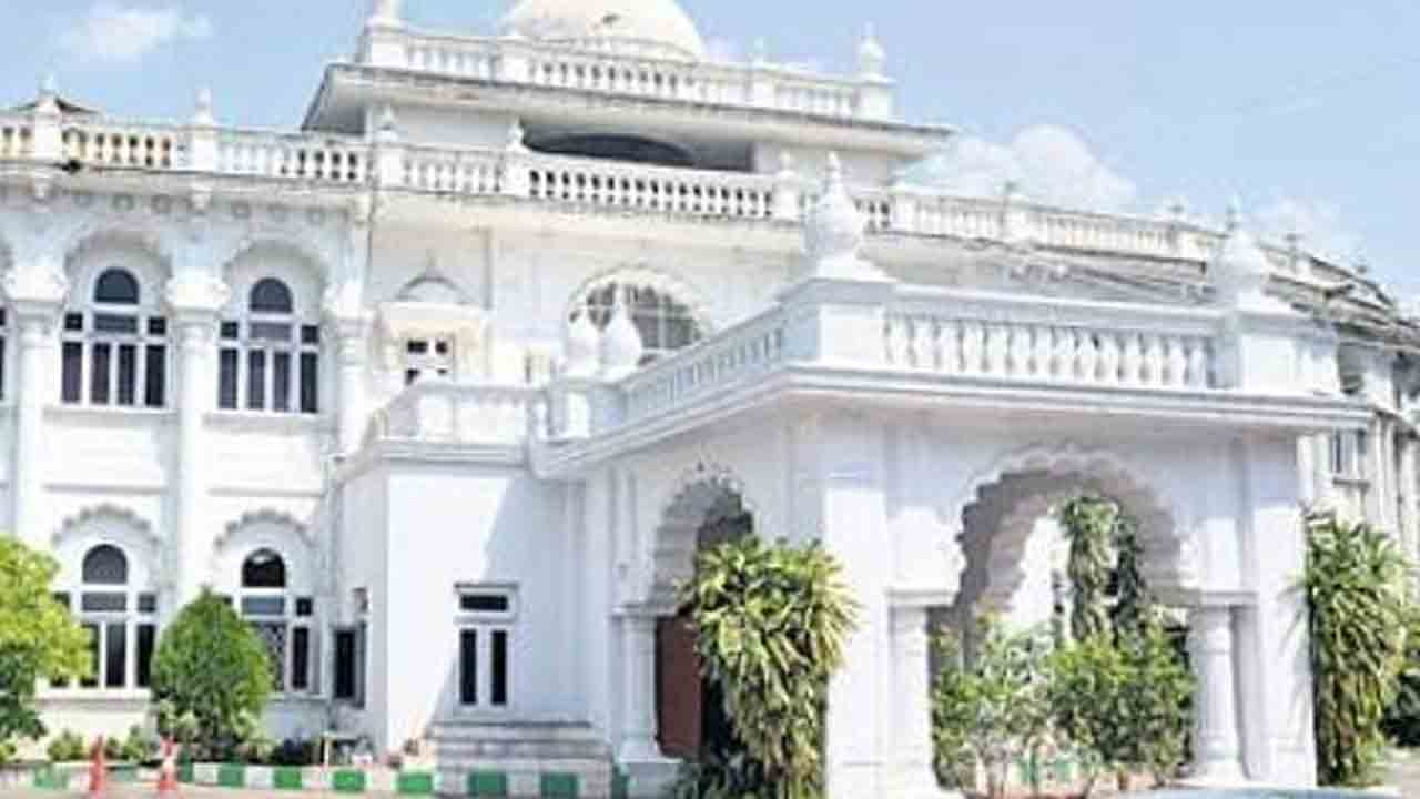 రాజ్యాంగంపై గౌరవం లేని వ్యక్తులు నోరును అదుపులో పెట్టుకోవాలి : బీఆర్‌ఎస్‌ ఎమ్మెల్యేలు