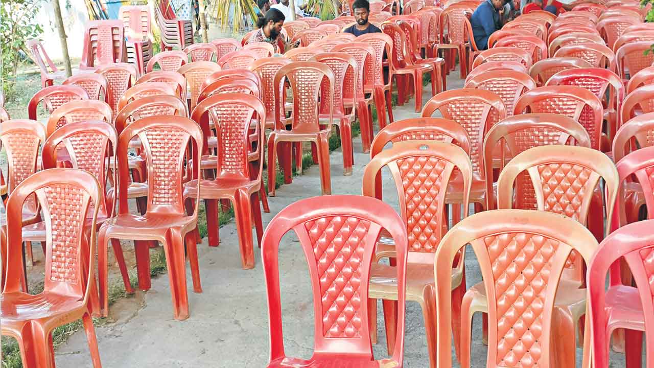 జనంలేక ‘బండి’ సభ వెలవెల