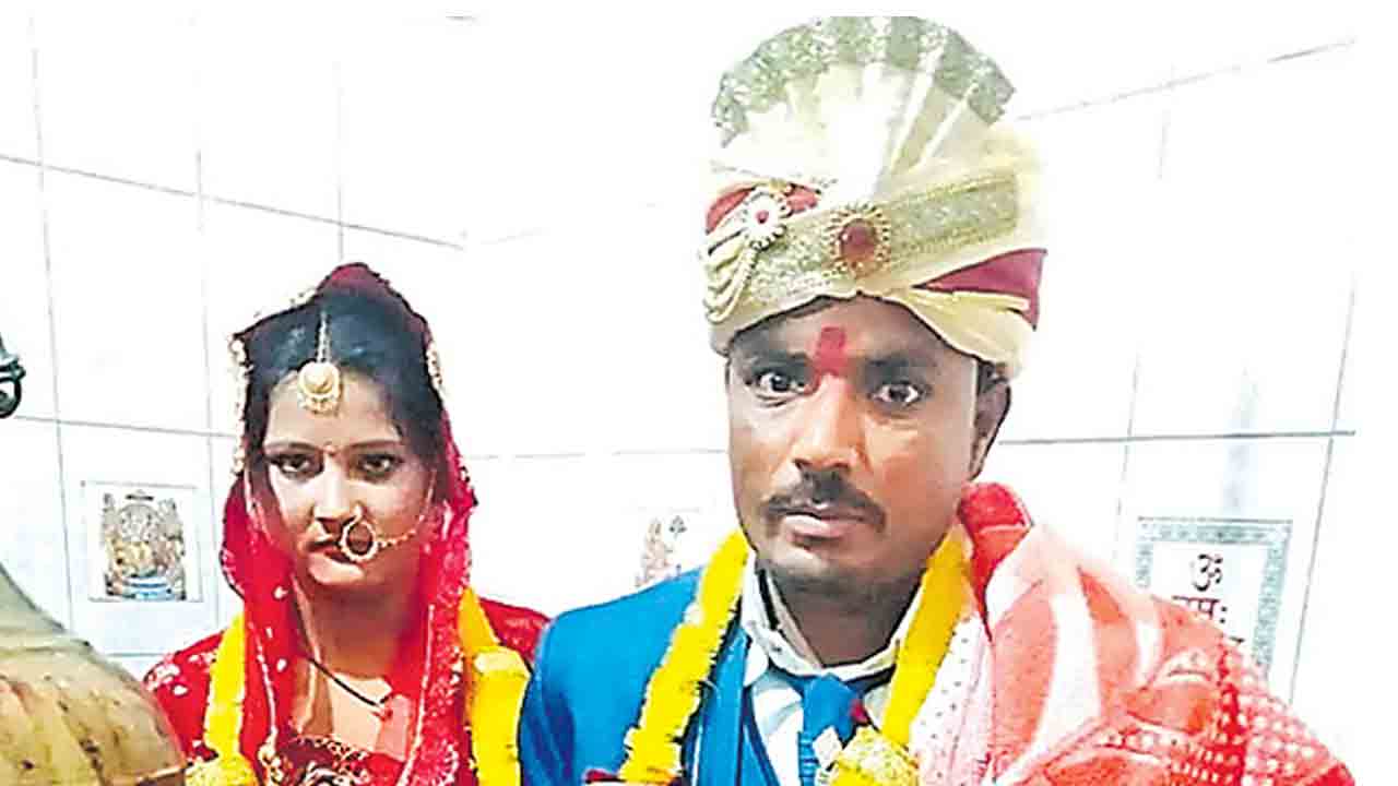 భ‌ర్త‌ను వ‌దిలేసి ప్రియుడితో జంప్.. ఆయ‌న‌ భార్య‌ను పెళ్లాడిన భ‌ర్త‌