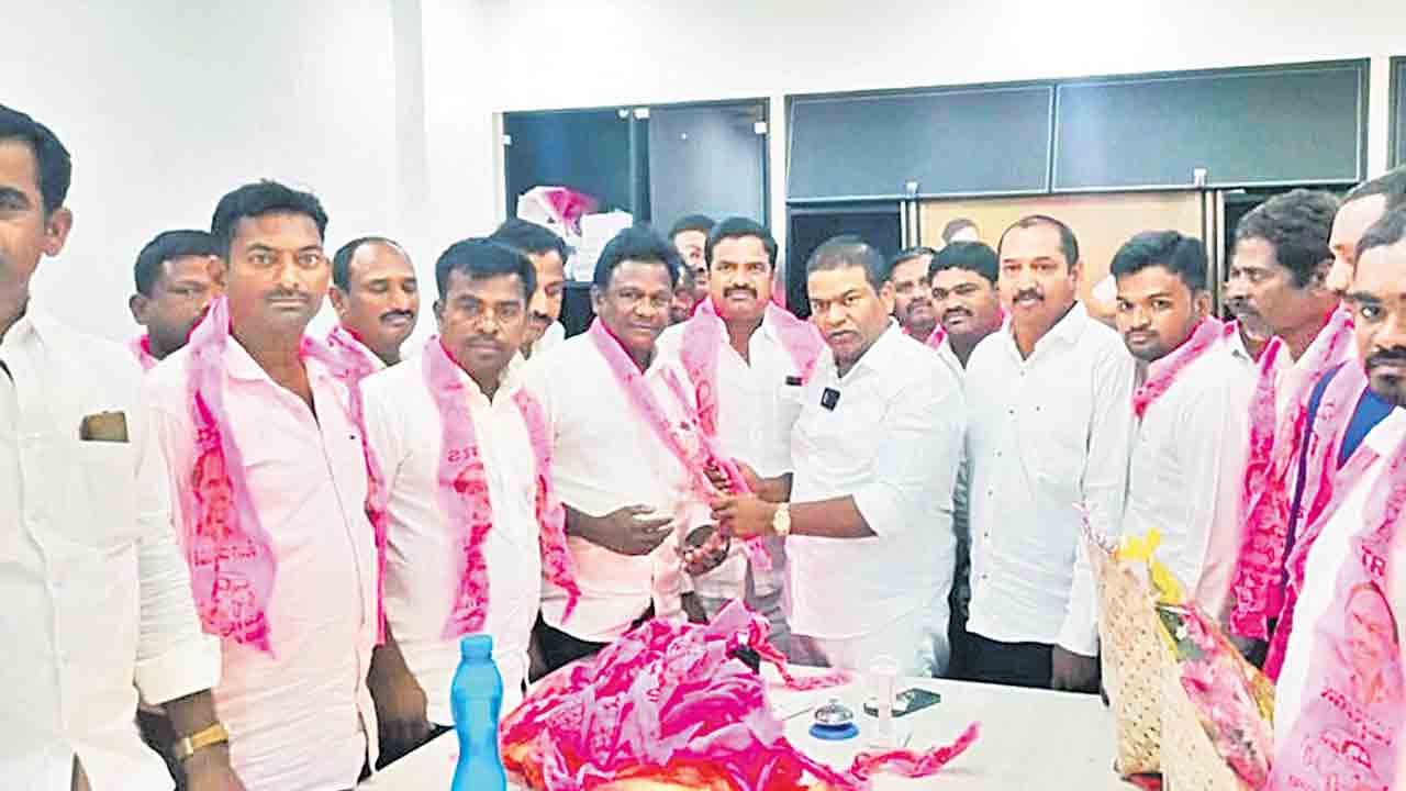 కేసీఆర్‌ వెంటే సబ్బండ వర్గాలు