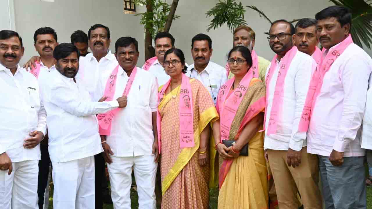 BRS | బీఆర్‌ఎస్‌లో చేరిన మరో కౌన్సిలర్..అదేబాటలో మరికొంత మంది