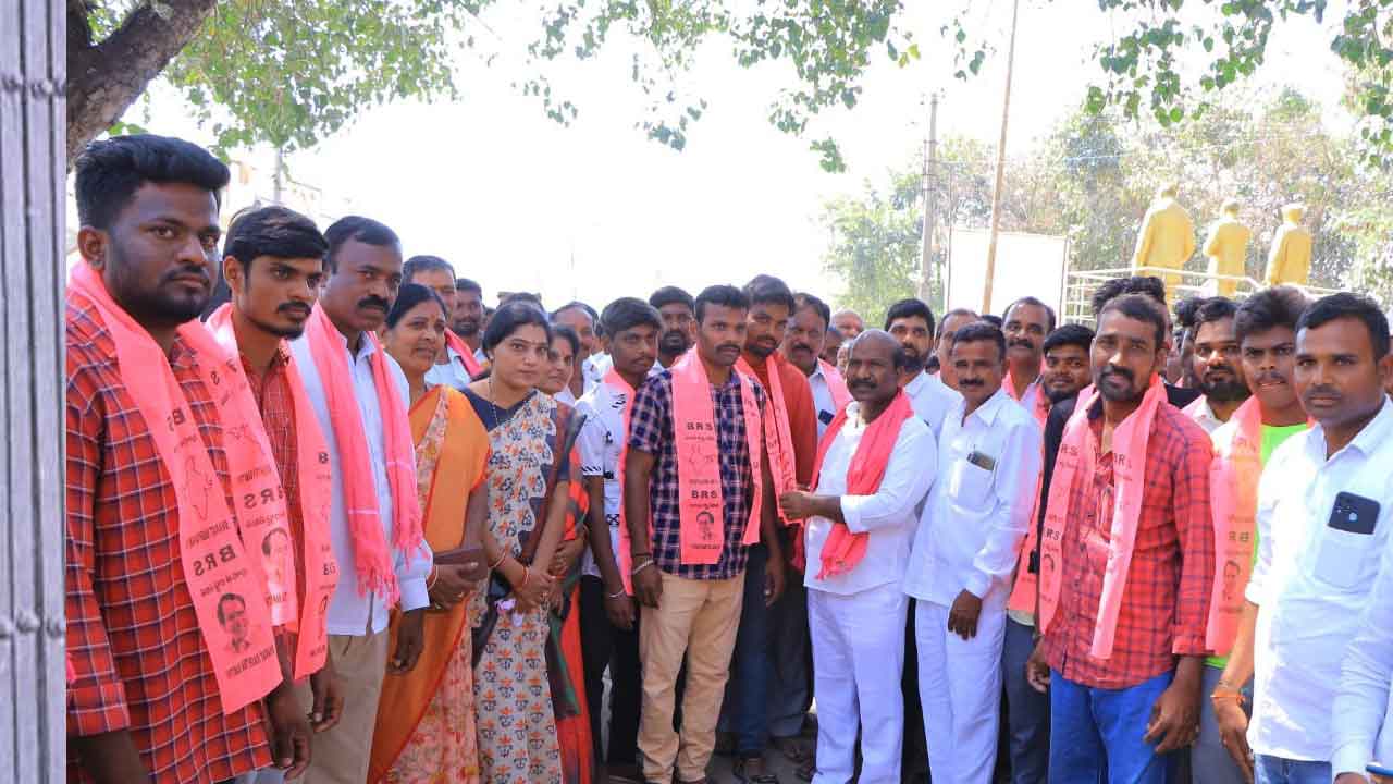 ప్రభుత్వ కార్యక్రమాలను ప్రజల్లోకి తీసుకెళ్లాలి