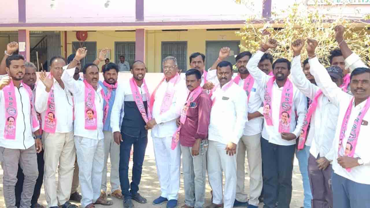 పథకాలను చూసే పార్టీలోకి