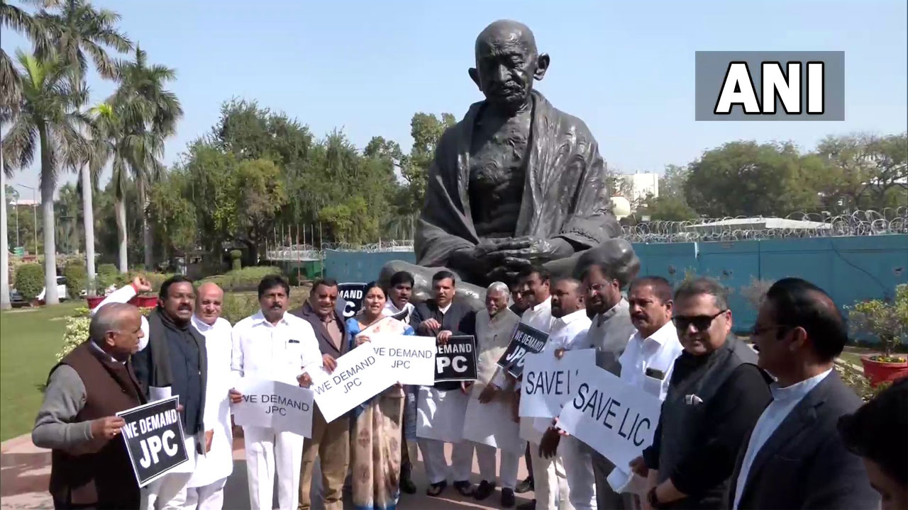 BRS Protest: అదానీ అంశంపై జేపీసీ ద‌ర్యాప్తు కోరుతూ.. పార్ల‌మెంట్ ఆవ‌ర‌ణ‌లో బీఆర్ఎస్‌ నిర‌స‌న