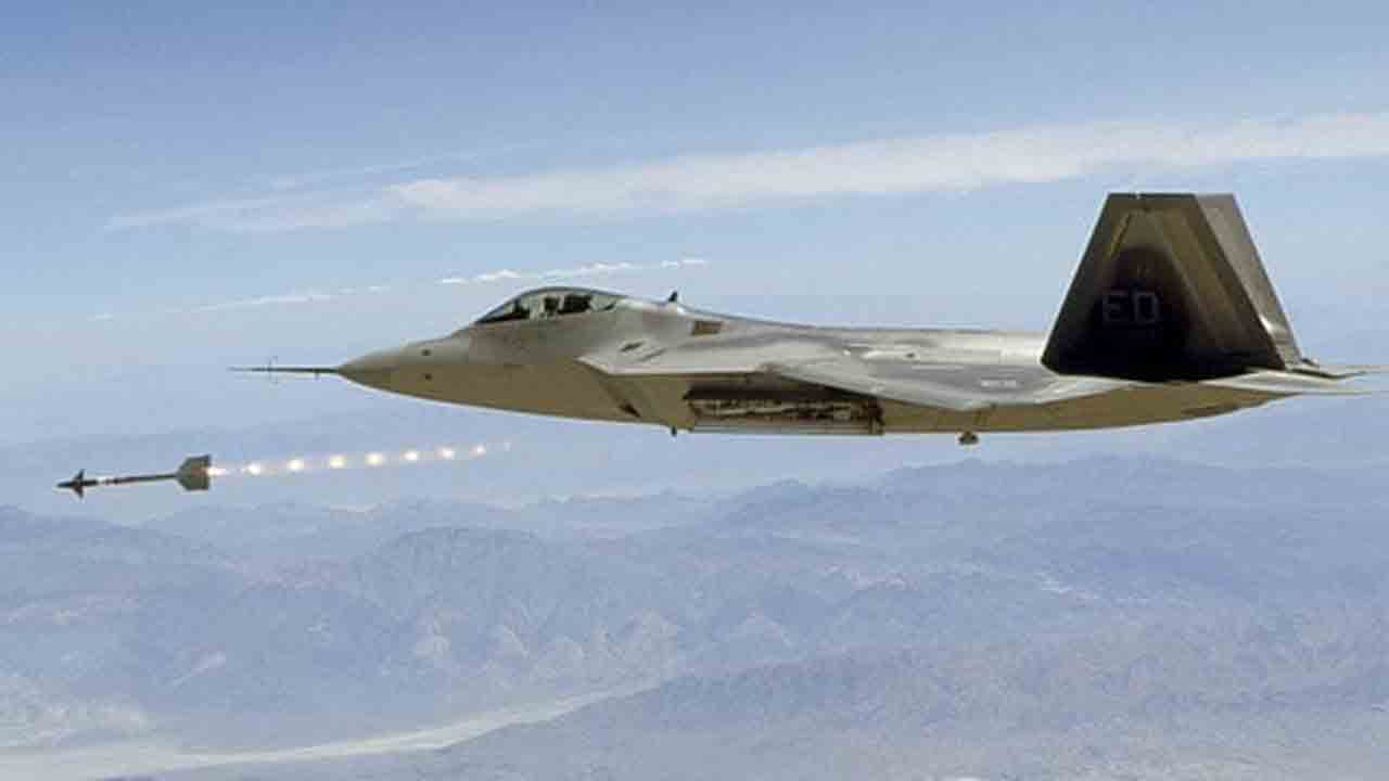 కెనడా గగనతలంలో అనుమానాస్పద వస్తువు.. పేల్చేసిన అమెరికా యుద్ధవిమానం