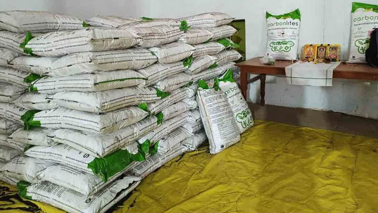 దేశంలోనే తొలిసారి.. సిద్దిపేట‌లో త‌డి చెత్త‌తో సేంద్రీయ ఎరువు.. త్వరలో మార్కెట్లోకి