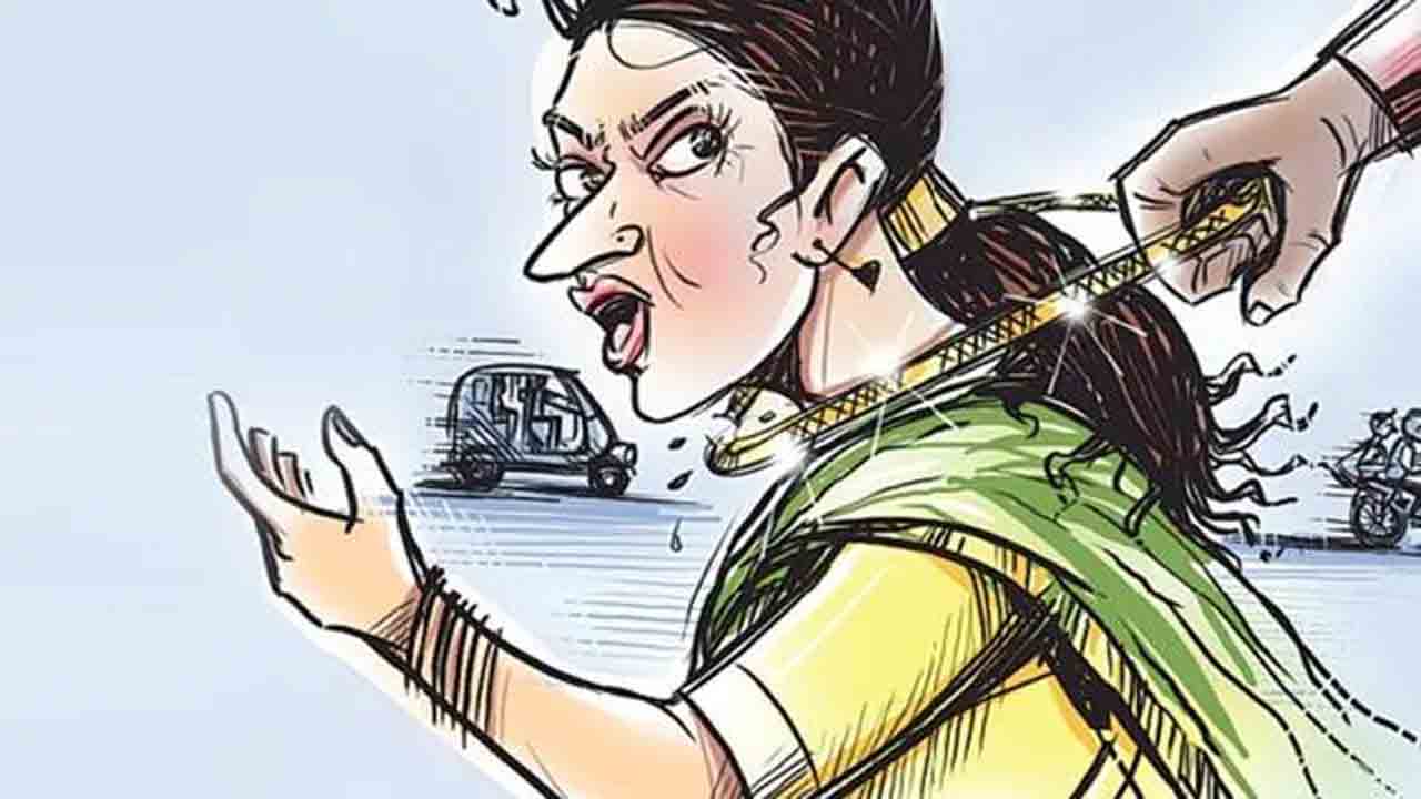 Hyderabad | పట్టపగలు మణికొండలో చైన్‌ స్నాచింగ్.. మహిళలకు తీవ్ర గాయాలు