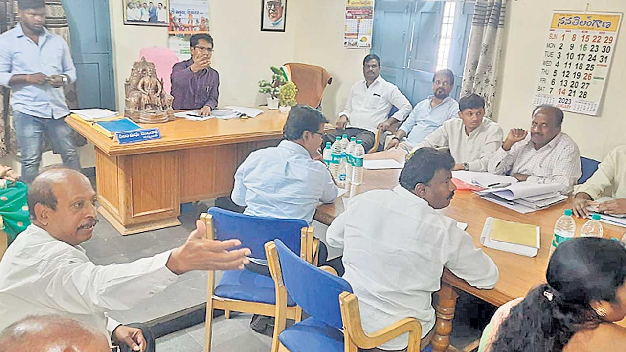 చిట్కుల్‌లో భూ పంచాయితీపై విచారణ