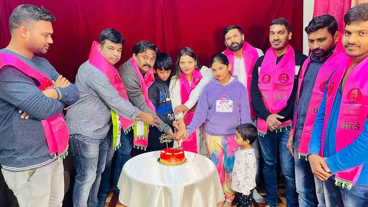 కువైట్‌లో ఘనంగా సీఎం కేసీఆర్‌ పుట్టినరోజు వేడుకలు