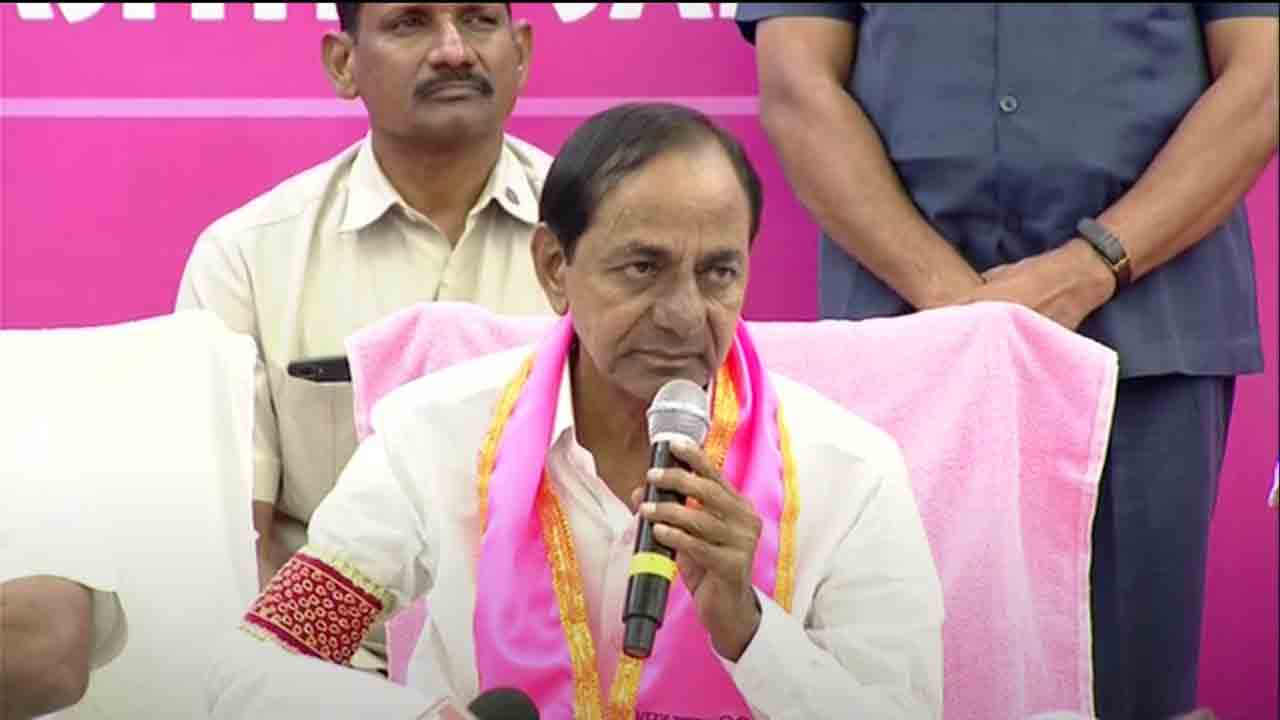 బీఆర్ఎస్ అధికారంలోకి రాగానే.. చ‌ట్ట‌స‌భ‌ల్లో మ‌హిళ‌ల‌కు 33 శాతం రిజ‌ర్వేష‌న్లు : సీఎం కేసీఆర్