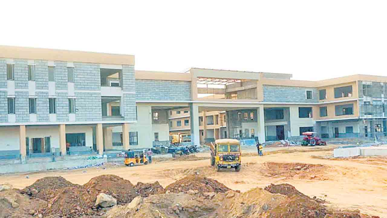 శరవేగంగా కలెక్టరేట్‌