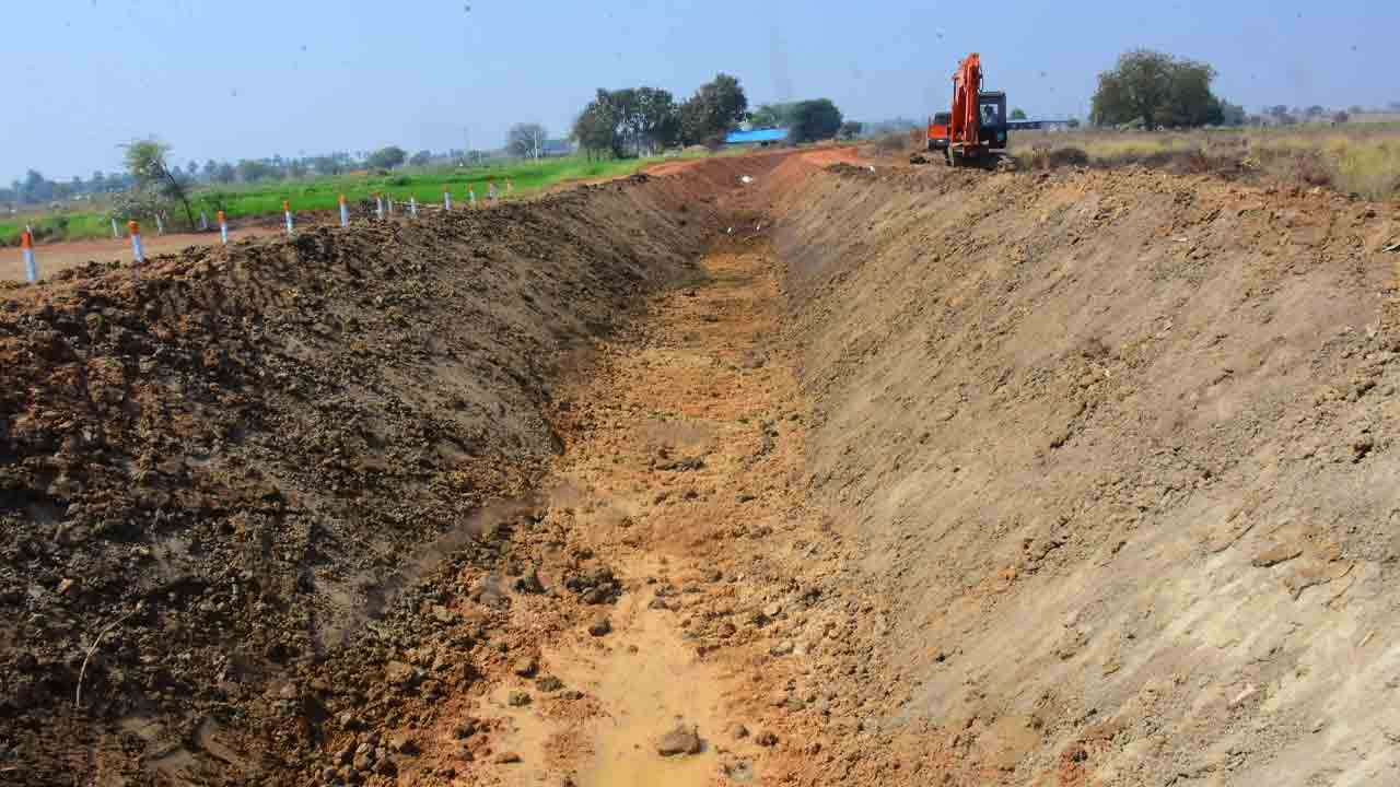 బునాదిగాని కాల్వలోకి గోదారమ్మ