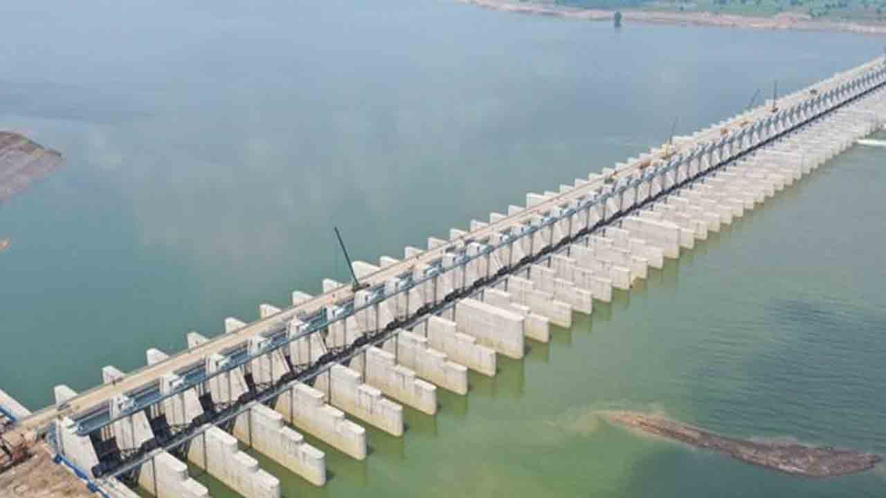 ప్రాజెక్టులకు పెద్దపీట