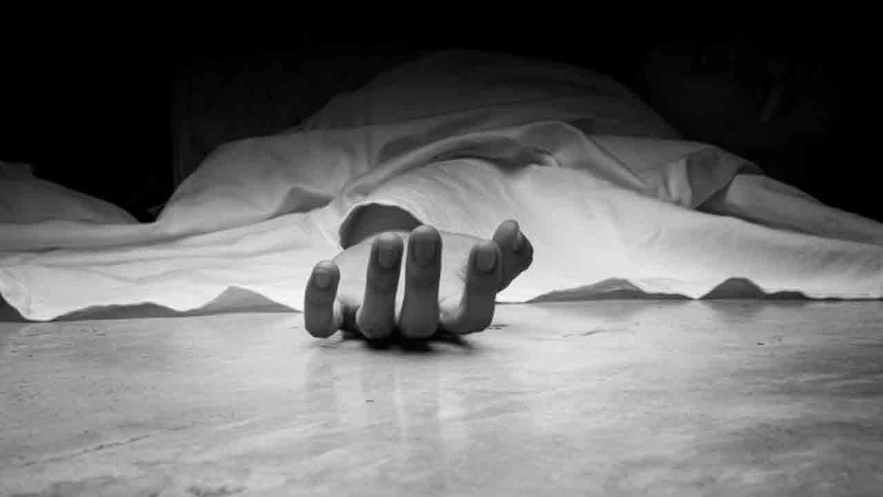 woman dies due to cold | రాత్రి వేళ భార్యను ఇంటి నుంచి వెళ్లగొట్టిన భర్త.. చలికి తాళలేక మృతి