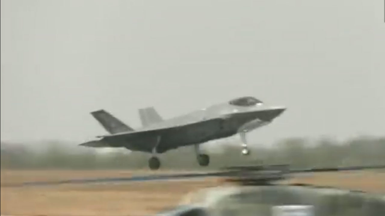 F-35 Figher Jet: ఏరో ఇండియా షోలో ఎగిరిన ఎఫ్‌-35 యుద్ధ విమానం.. వీడియో