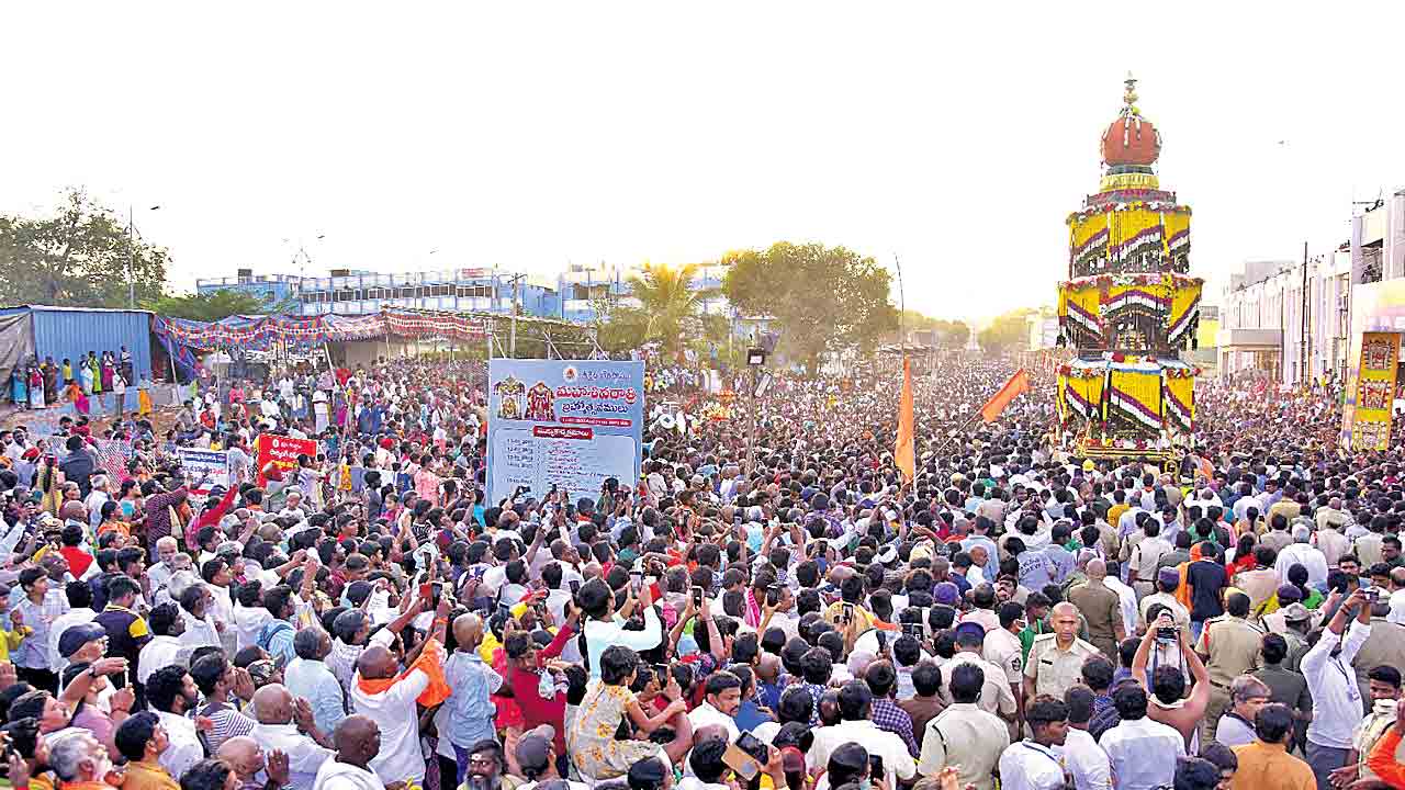 వైభవంగా శ్రీశైల మల్లన్న రథోత్సవం