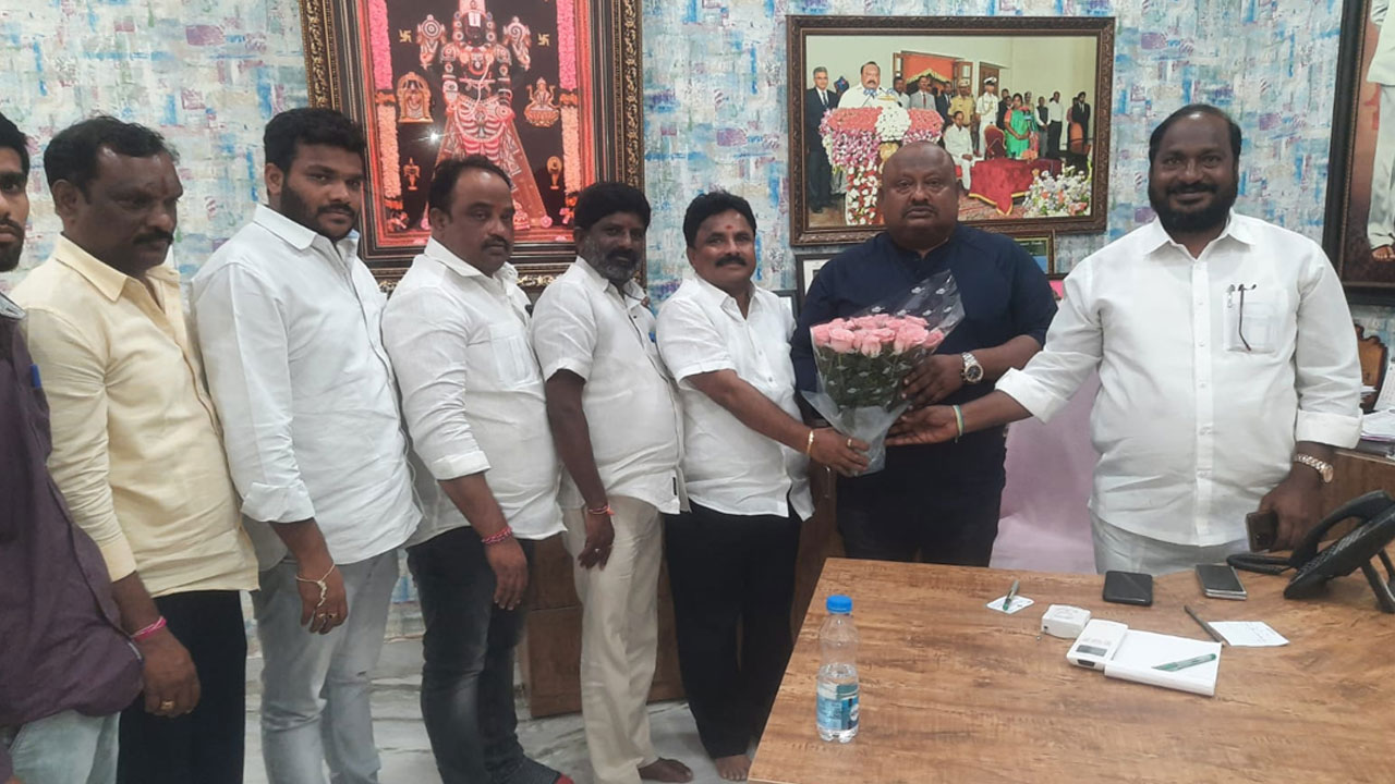 బీసీల‌కు ద్రోహం చేస్తున్న కేంద్రంపై పోరాడాలి : మంత్రి గంగుల క‌మ‌లాక‌ర్