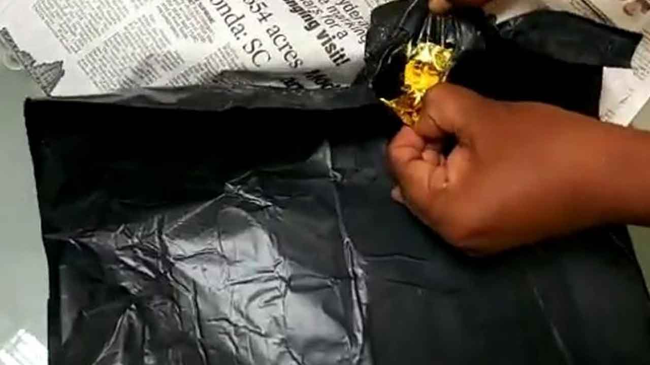 ఎయిర్పోర్టులో గోల్డ్ సీజ్