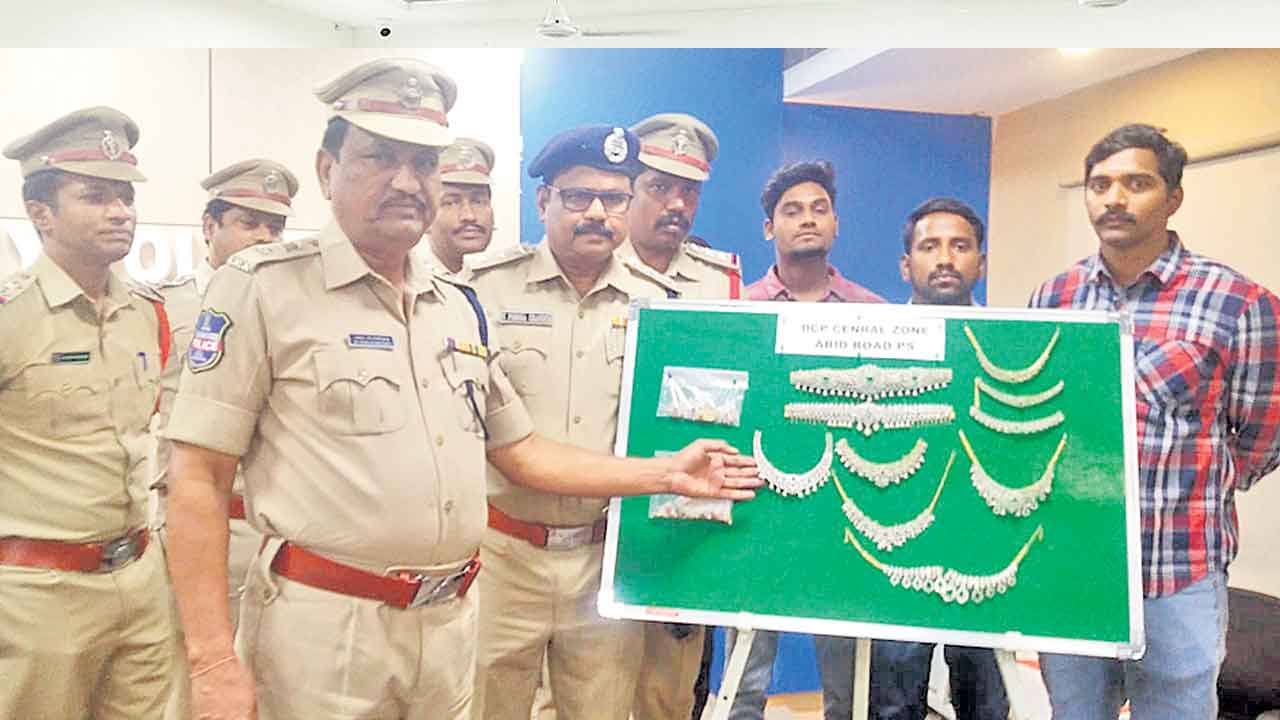 అన్నం పెట్టిన సంస్థకే కన్నం.. నలుగురు దొంగలు అరెస్ట్‌