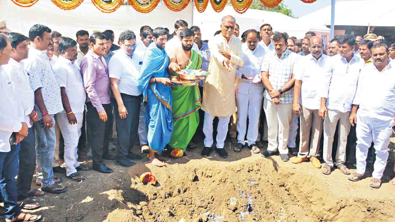 బోరంచ పోచమ్మ కాళ్లు కడుగుతం