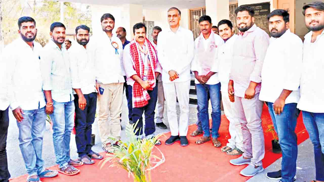 అభివృద్ధికి ఆకర్షితులై బీఆర్‌ఎస్‌లోకి..