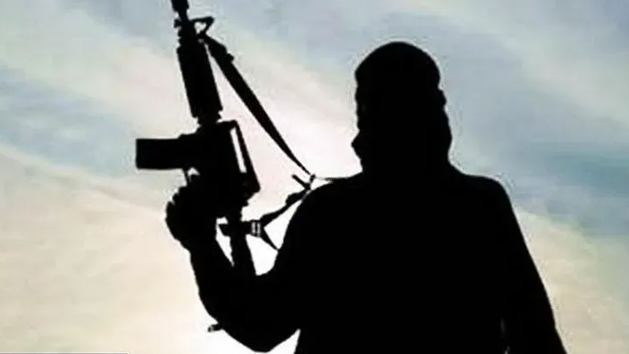 హిజ్బుల్ ముజాహిద్దీన్ కీల‌క క‌మాండ‌ర్ హ‌త్య‌..