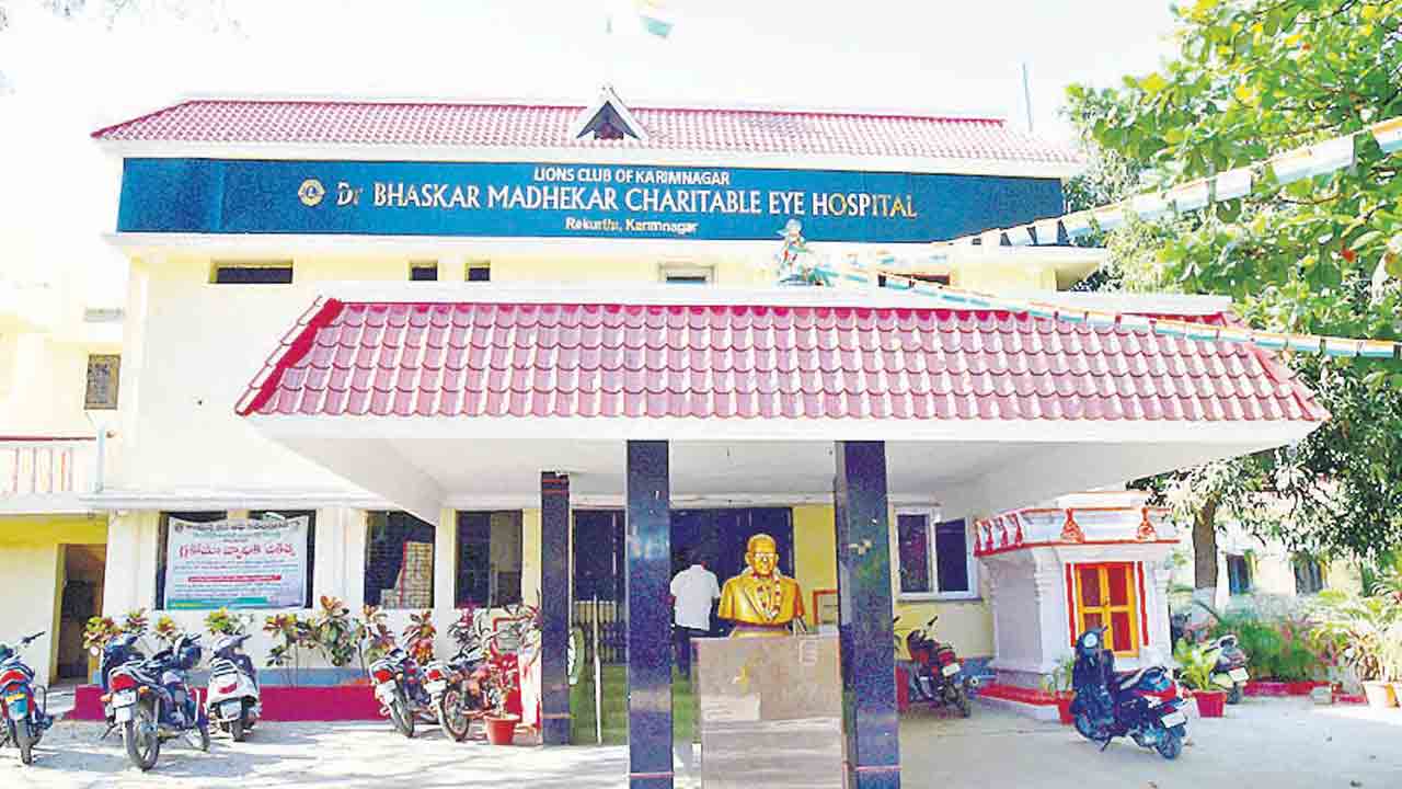 పేదోళ్లకు వెలుగు రేఖ రేకుర్తి చారిటీ దవాఖాన.. కార్పొరేట్‌ స్థాయిలో అందుతున్న నేత్ర వైద్య సేవలు