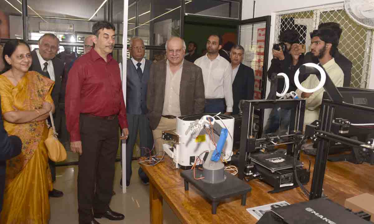 విద్యార్థుల్లోని సృజనాత్మక శక్తిని వెలికితీయాలి : ఐటీ ముఖ్య కార్యదర్శి జయేశ్‌రంజన్‌