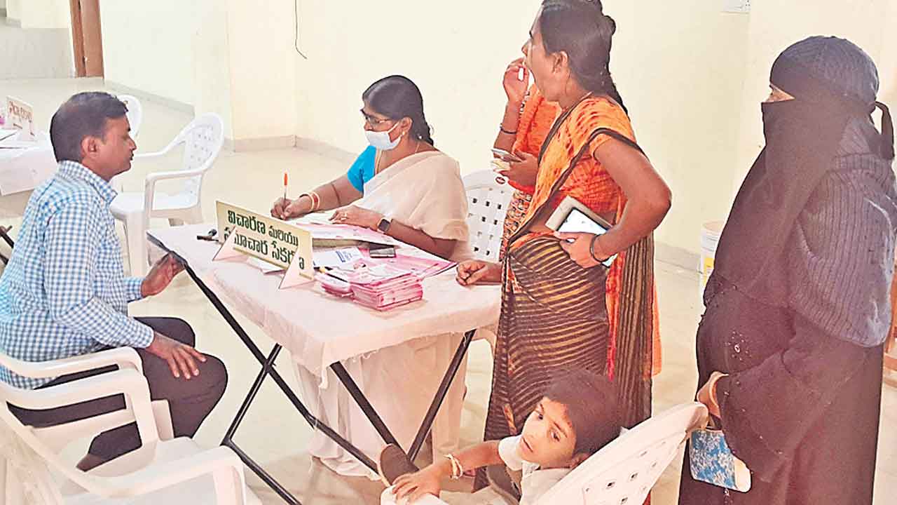 జోరుగా కొనసాగుతున్న కంటి వెలుగు కార్యక్రమం