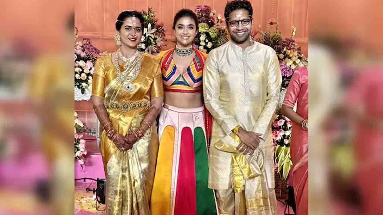 Keerthi Suresh | రంగురంగుల లెహంగాలో కీర్తి సురేష్‌.. షామియానా డ్రెస్‌ అంటూ నెటిజన్ల ట్రోల్‌..!