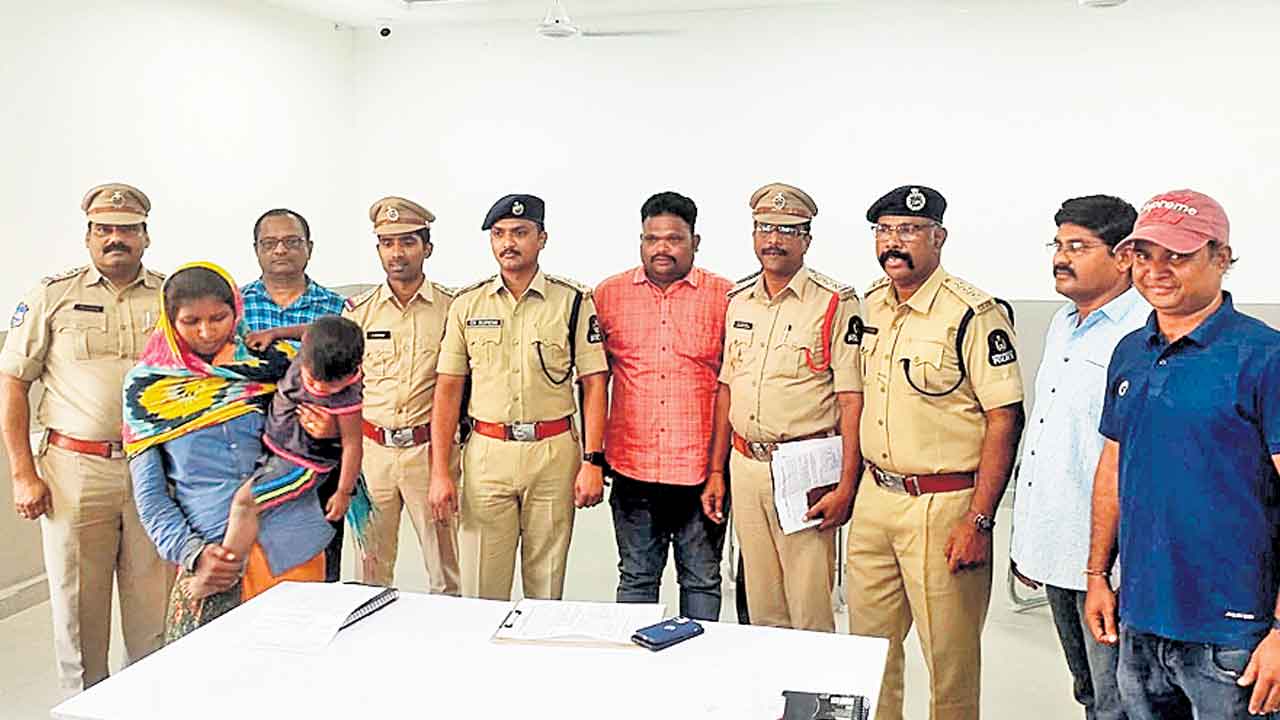బాలుడిని అపహరించి.. రూ.10వేలకు విక్రయం