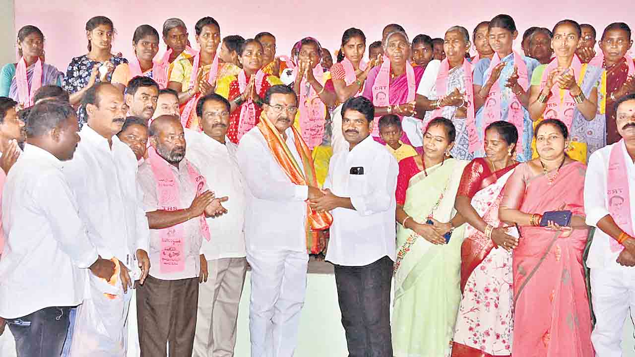 కార్యకర్తలకు అండగా ఉంటా..