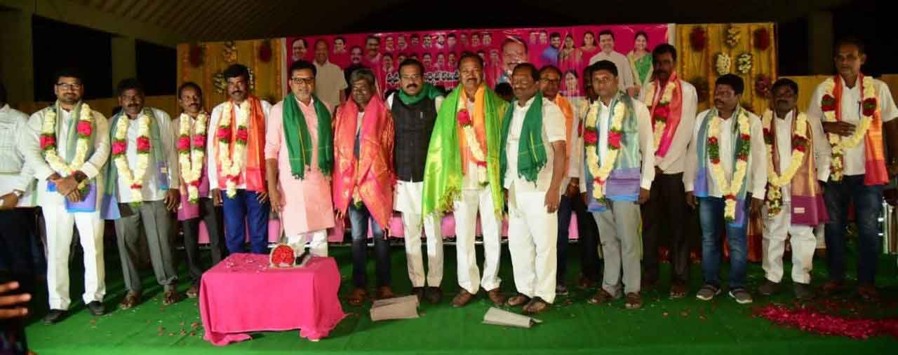 అభివృద్ధిపై చర్చ జరుగాలి