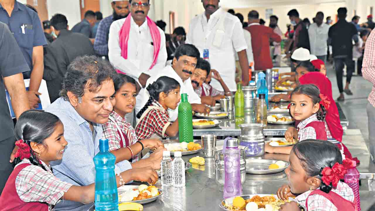 పలకతో వచ్చి.. పట్టాతో ఇంటికి
