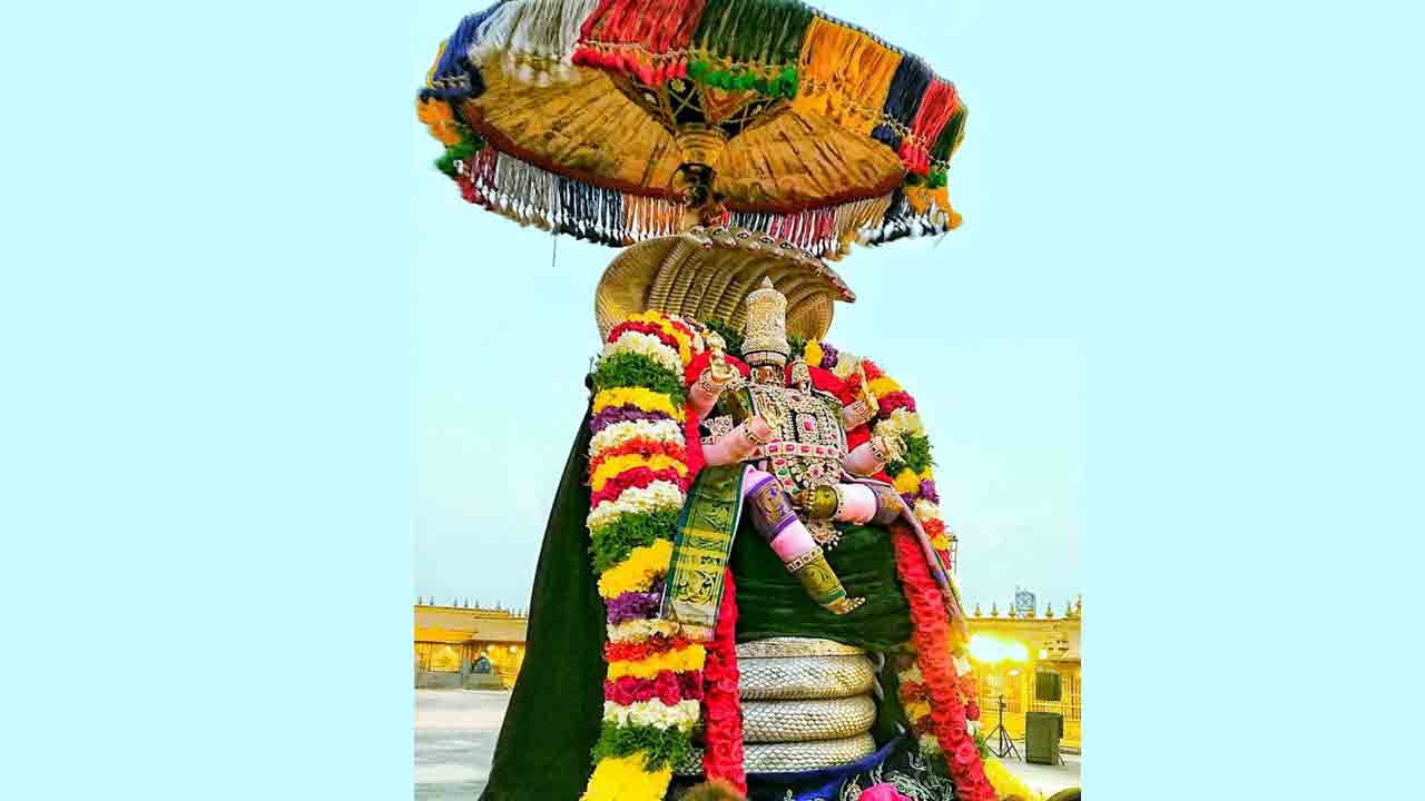 శేష వాహనంపై లక్ష్మీనరసింహుడు