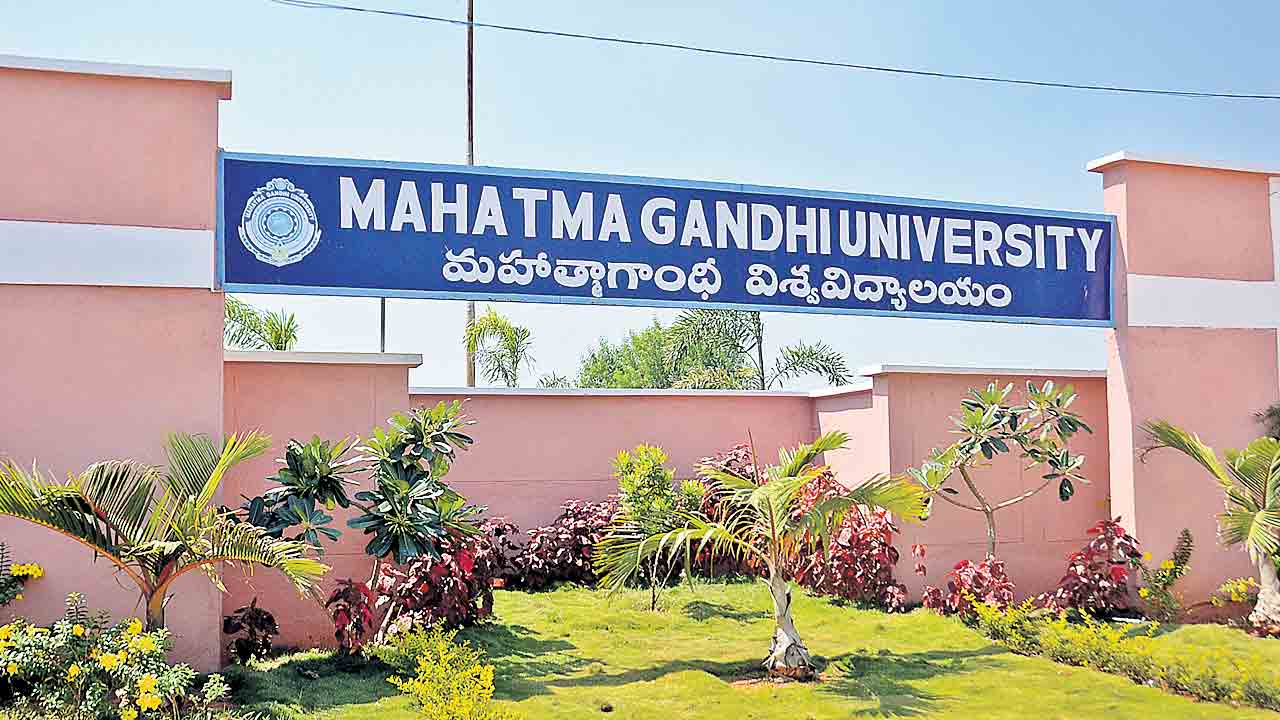 వర్సిటీలకు సర్కారు దన్ను