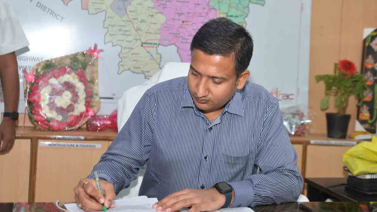 మెదక్ జిల్లా నూతన కలెక్టర్‌గా రాజర్షి షా
