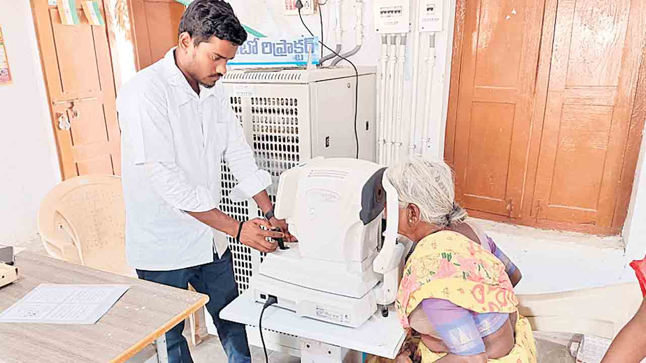 ప్రతి ఒక్కరికీ కంటి పరీక్షలు