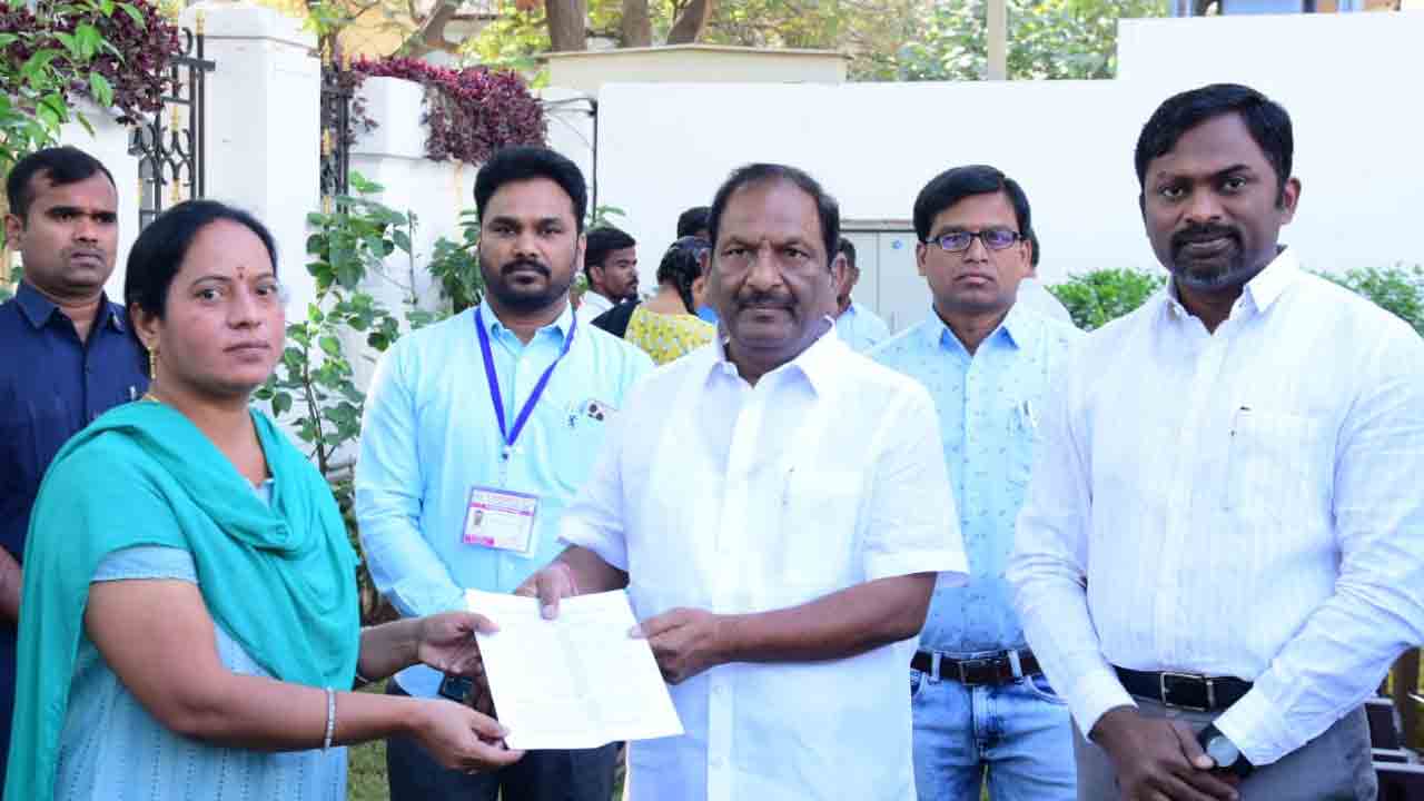 నిరుద్యోగులు ప్రభుత్వ పథకాలను సద్వినియోగం చేసుకోవాలి : మంత్రి కొప్పుల ఈశ్వర్‌