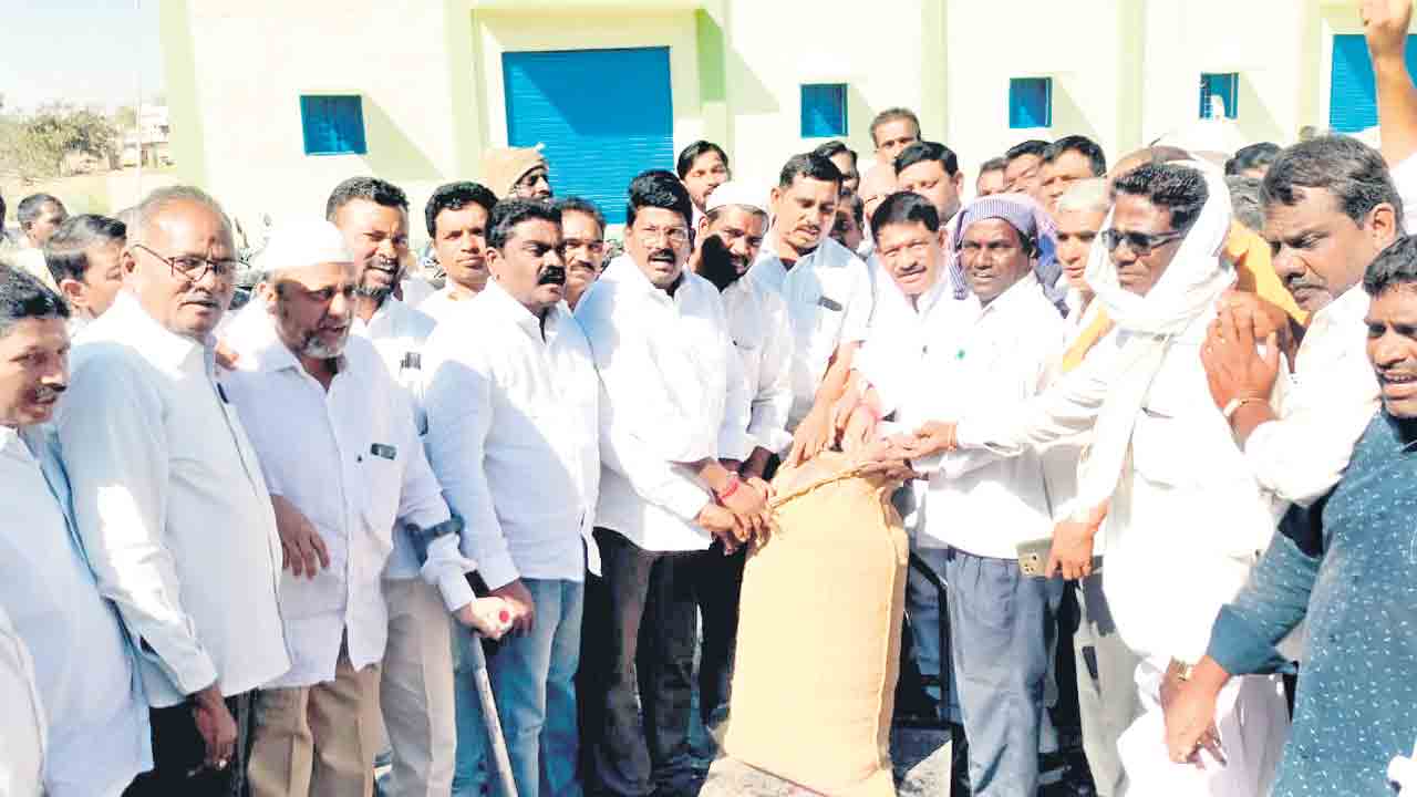 శనగ రైతుకు సర్కారు అండ