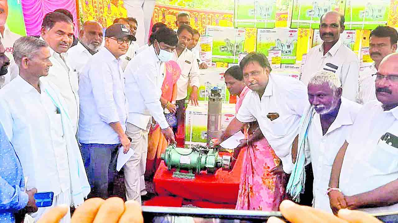 రైతు సంక్షేమానికి సీఎం కేసీఆర్‌ పెద్దపీట