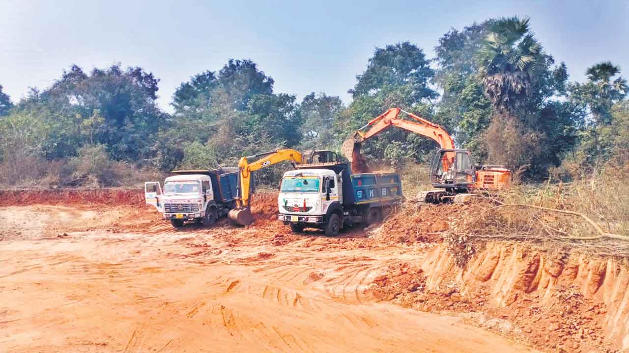 మట్టి తరులుతోంది.!