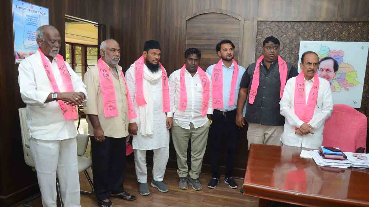 తెలంగాణ హోంమంత్రి స‌మ‌క్షంలో బీఆర్ఎస్‌లో చేరిన‌ నాగ్‌పూర్ వాసులు